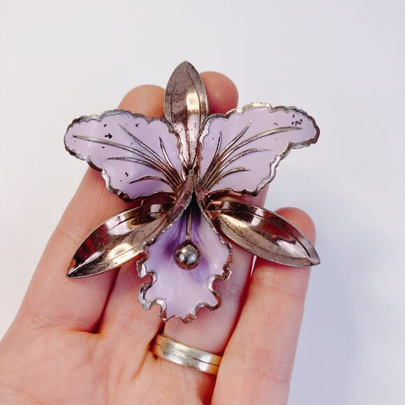 Vintage Large Enamel Tropical Flower Brooch Mid Century Purple Metal Orchid Pin - Picture 3 of 10